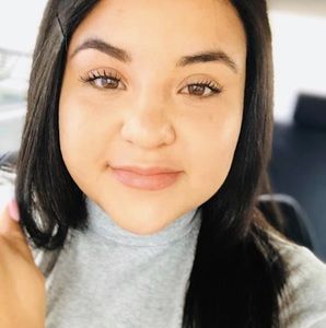 Meet your Posher, Daniela